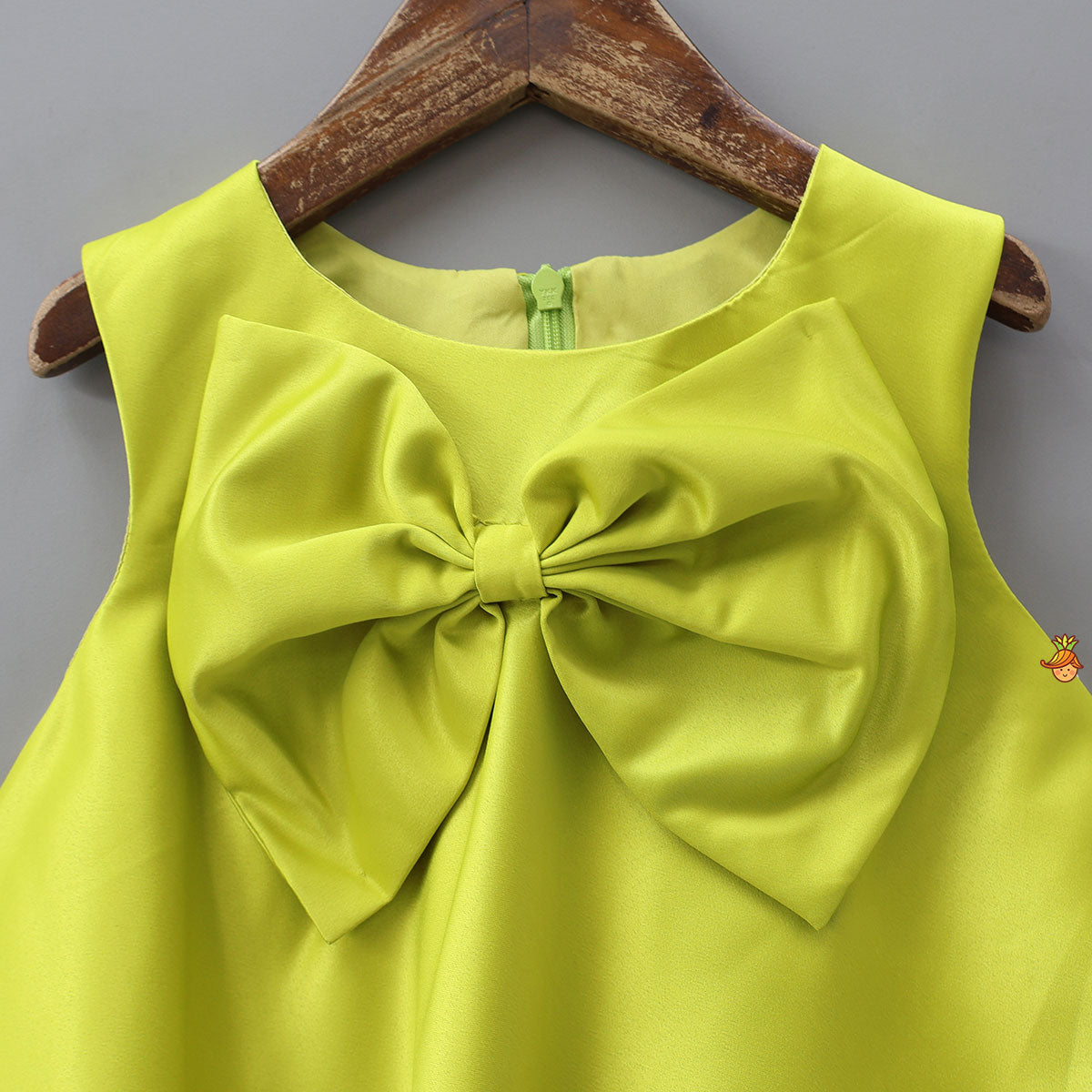Elegant Bow Adorned Dress With Matching Gathered Hair Band