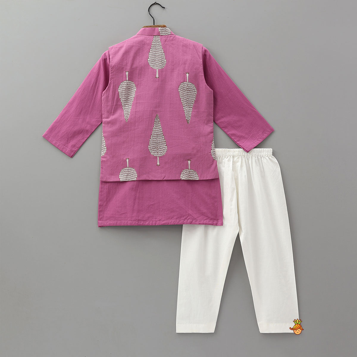 Pre Order: Pin Tuck Cotton Kurta With Pocket Detail Jacket And Pyjama