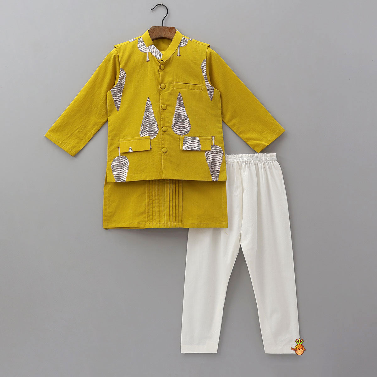 Pre Order: Pin Tuck Cotton Ethnic Kurta With Pocket Detail Jacket And Pyjama