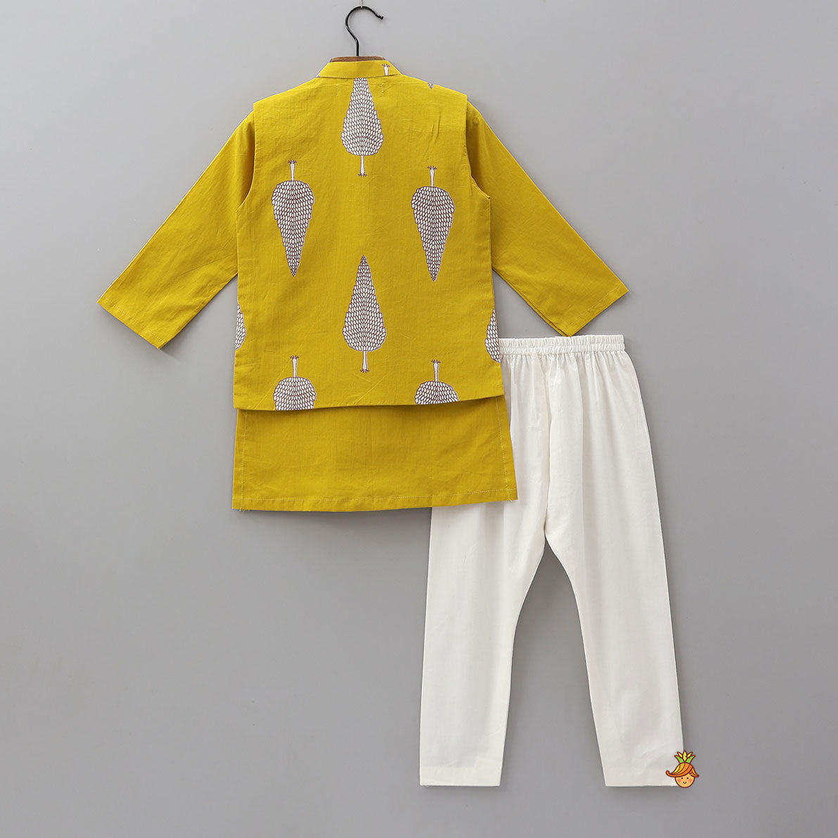 Pre Order: Pin Tuck Cotton Ethnic Kurta With Pocket Detail Jacket And Pyjama