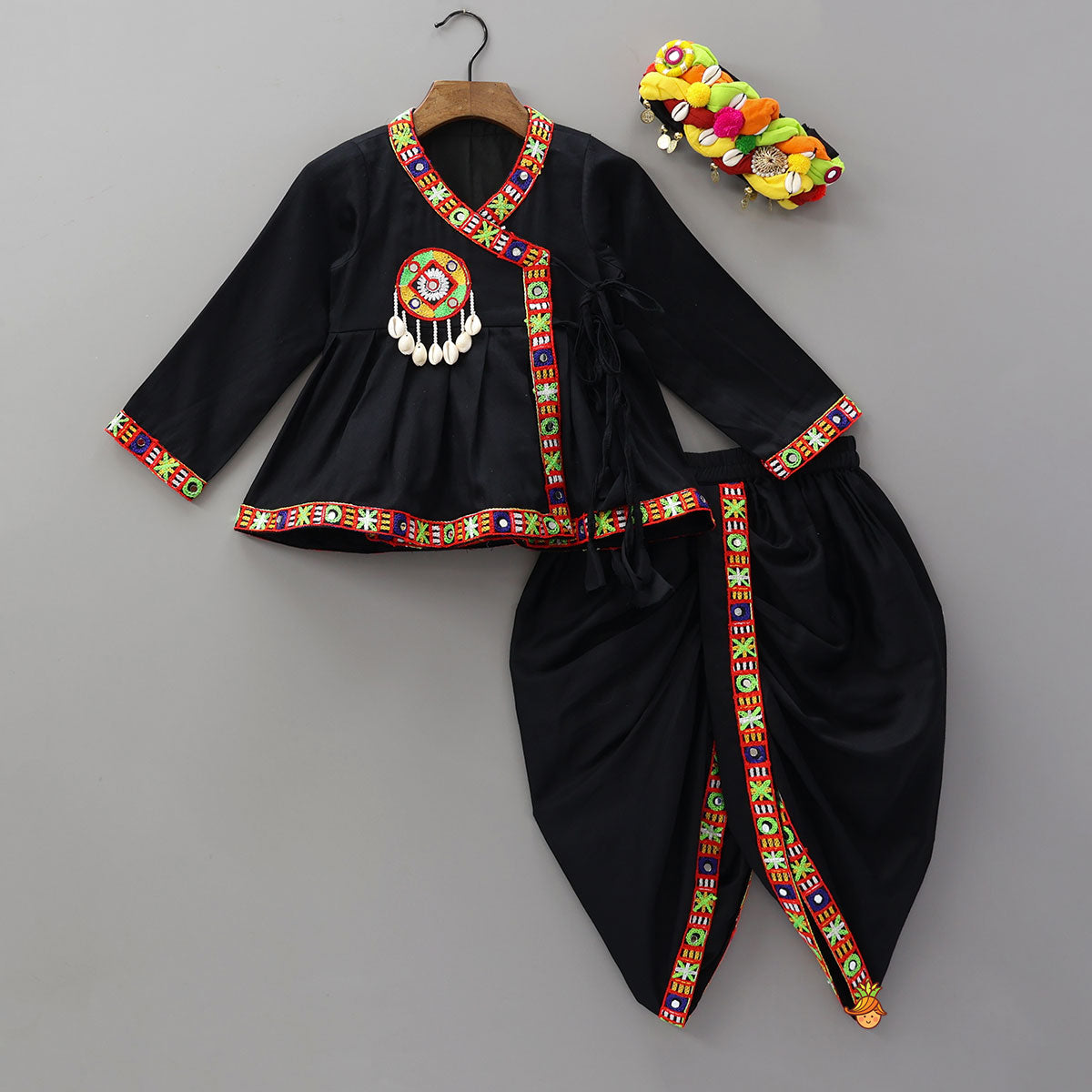 Pre Order: Stunning Kediya With Dhoti And Multicoloured Turban