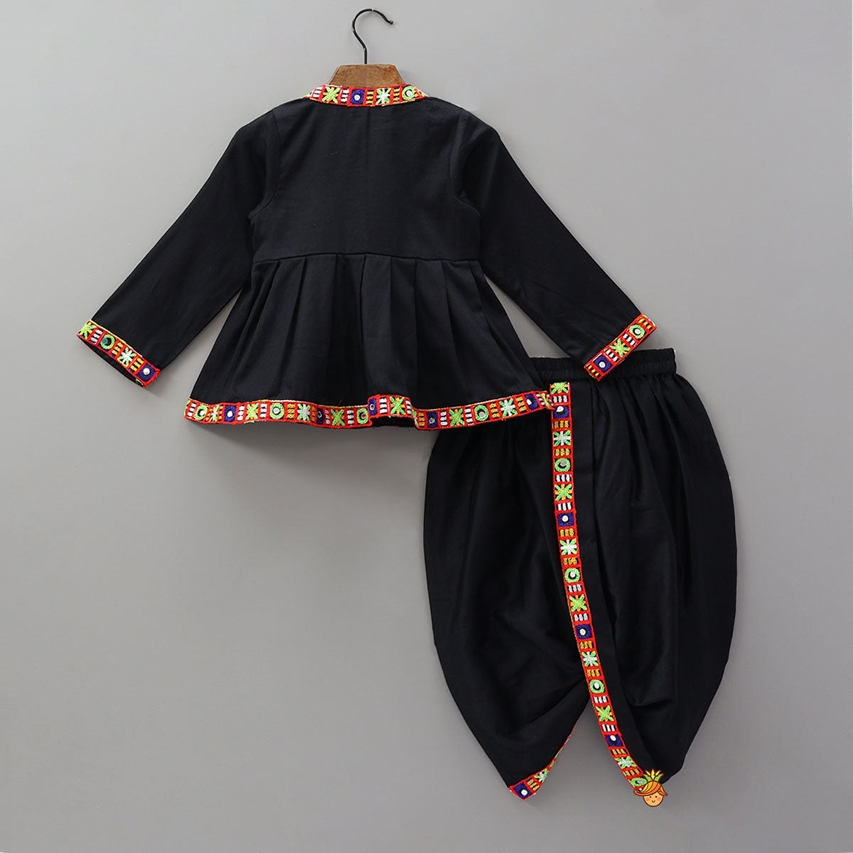 Pre Order: Stunning Kediya With Dhoti And Multicoloured Turban