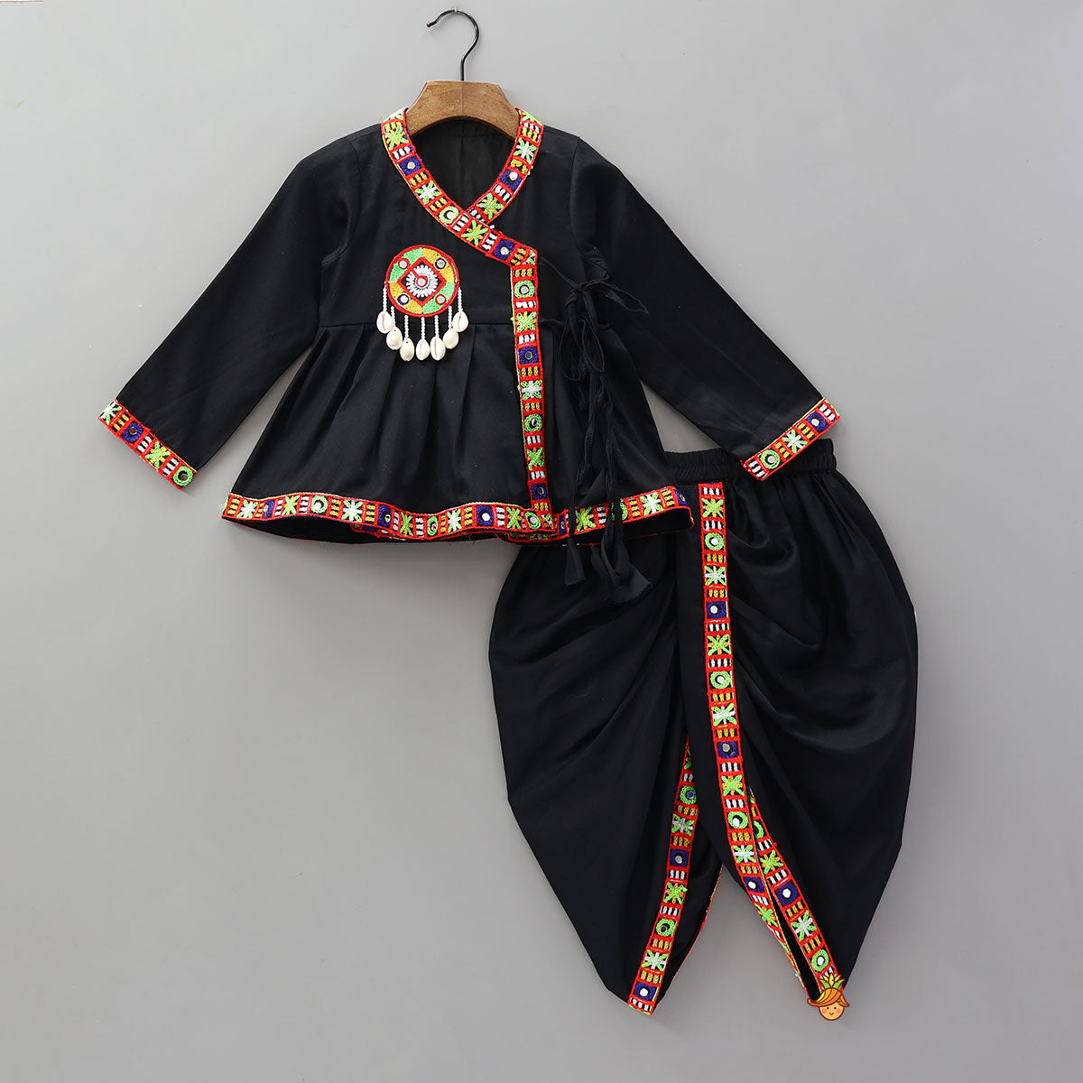 Pre Order: Stunning Kediya With Dhoti And Multicoloured Turban