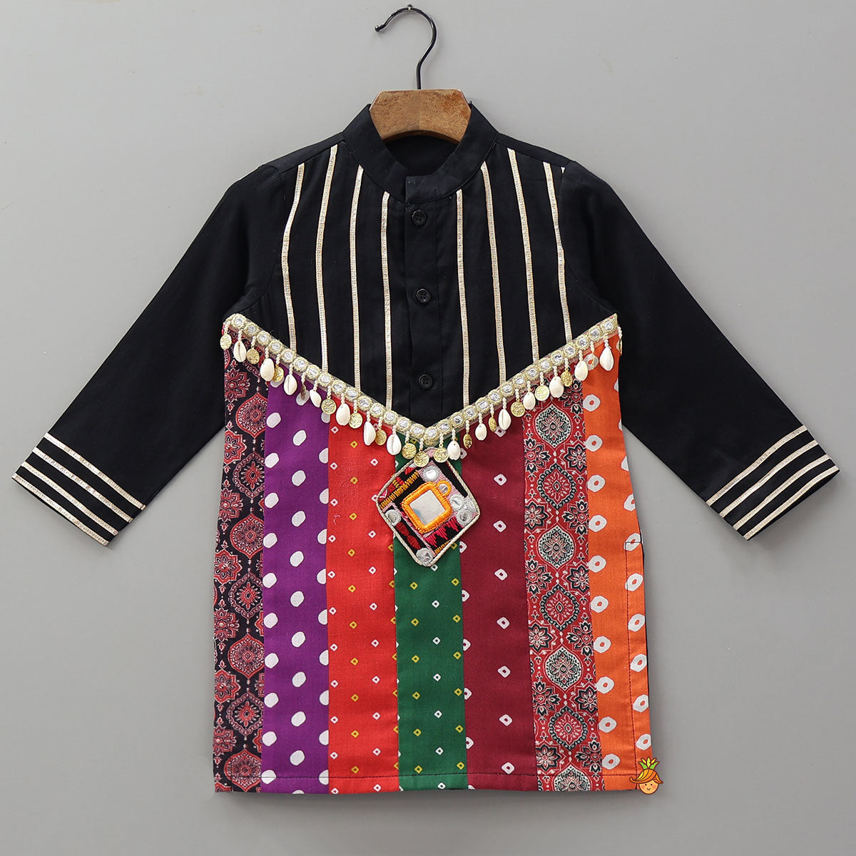 Pre Order: Contrasting Bandhani Printed Kurta With Patiala