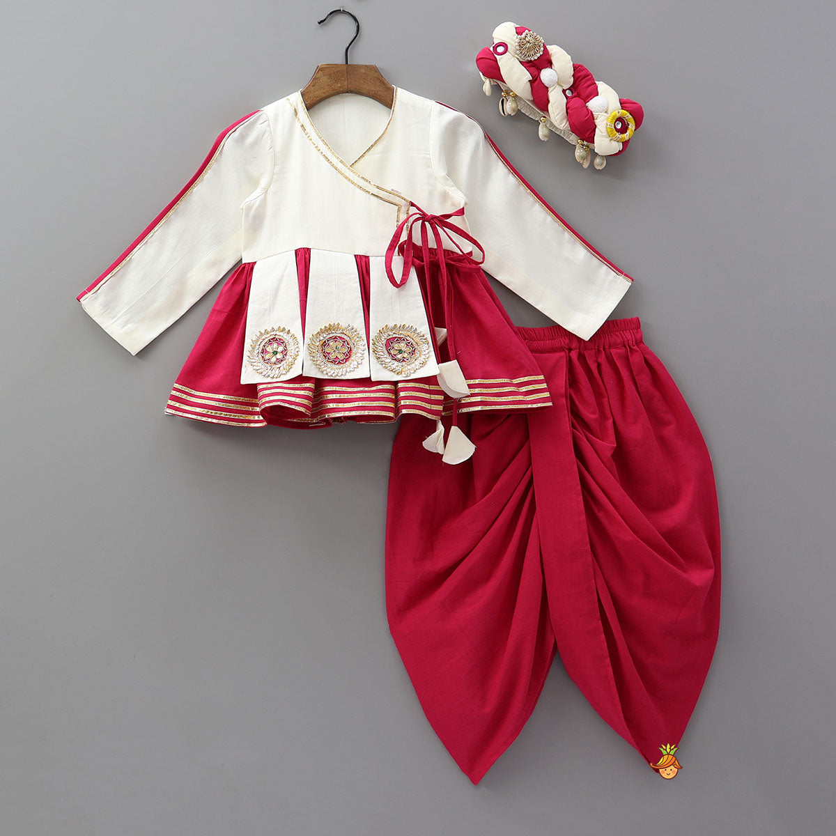 Pre Order: Lace Detailed Kediya With Dhoti And Matching Turban