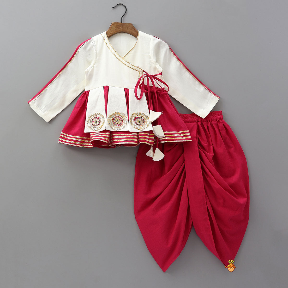 Pre Order: Lace Detailed Kediya With Dhoti And Matching Turban