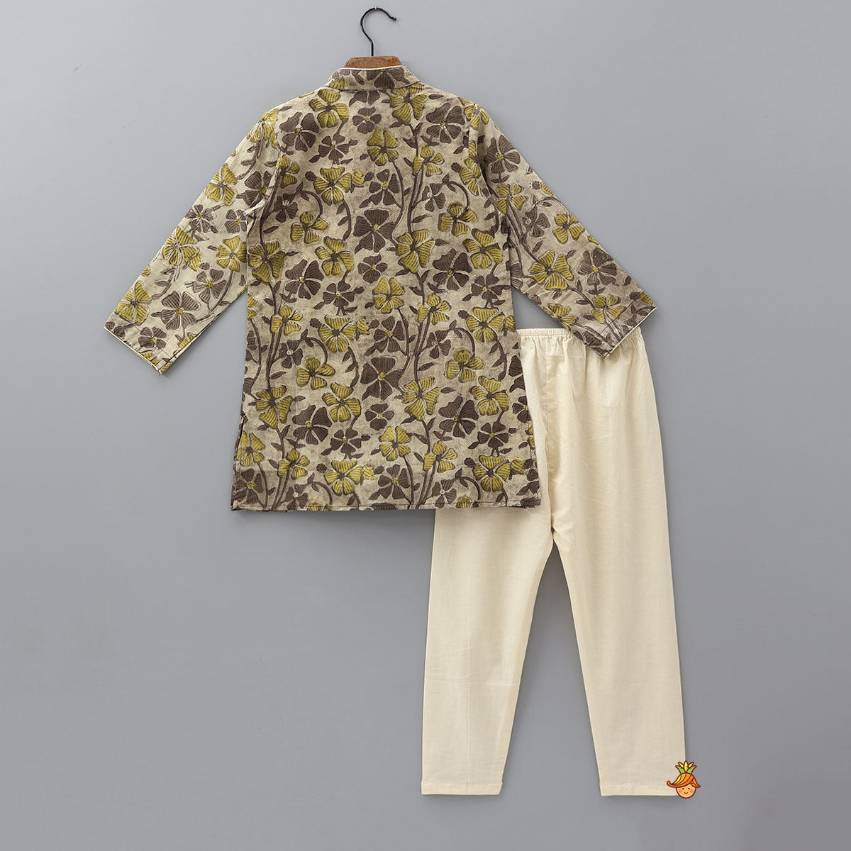 Pre Order: Loop Button Detailed Kurta And Churidar