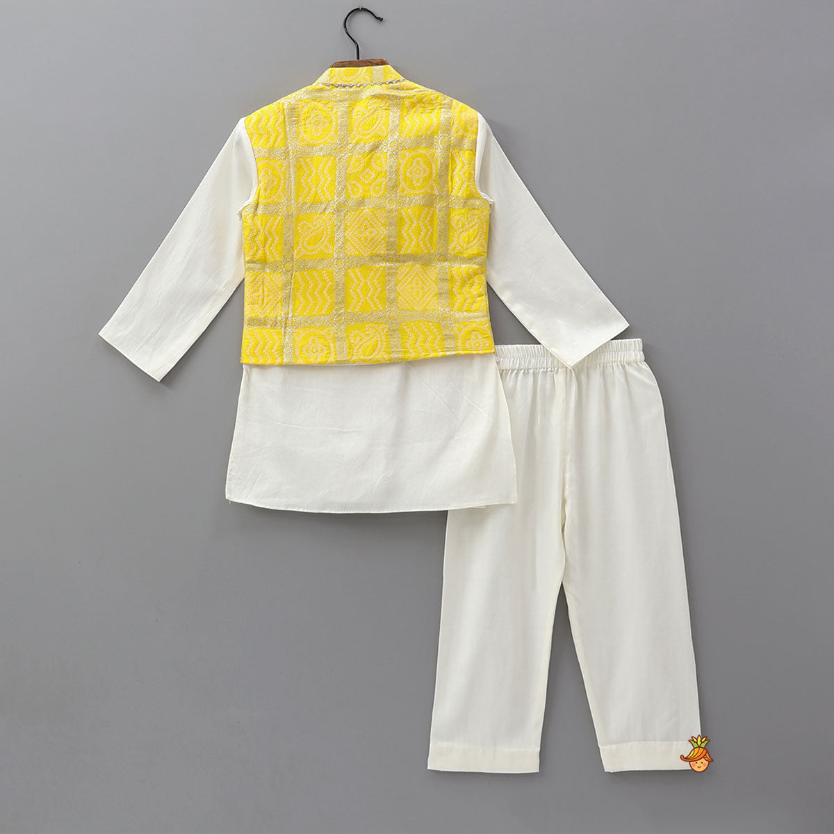 Pre Order: Contrasting Faux Jacket Style Ethnic Kurta With Pyjama