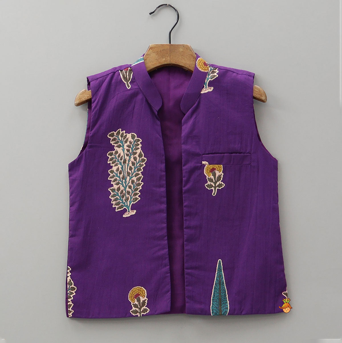 Pre Order: Thread Work Front Placket Cotton Ethnic Kurta With Open Jacket And Pyjama