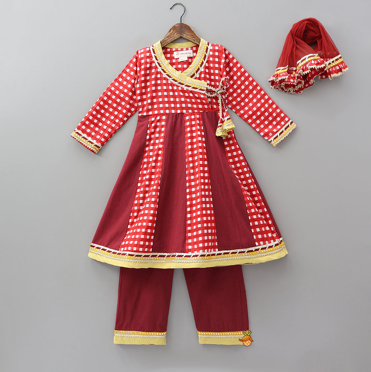 Pre Order: Checks Printed Kurti And Pant With Dupatta