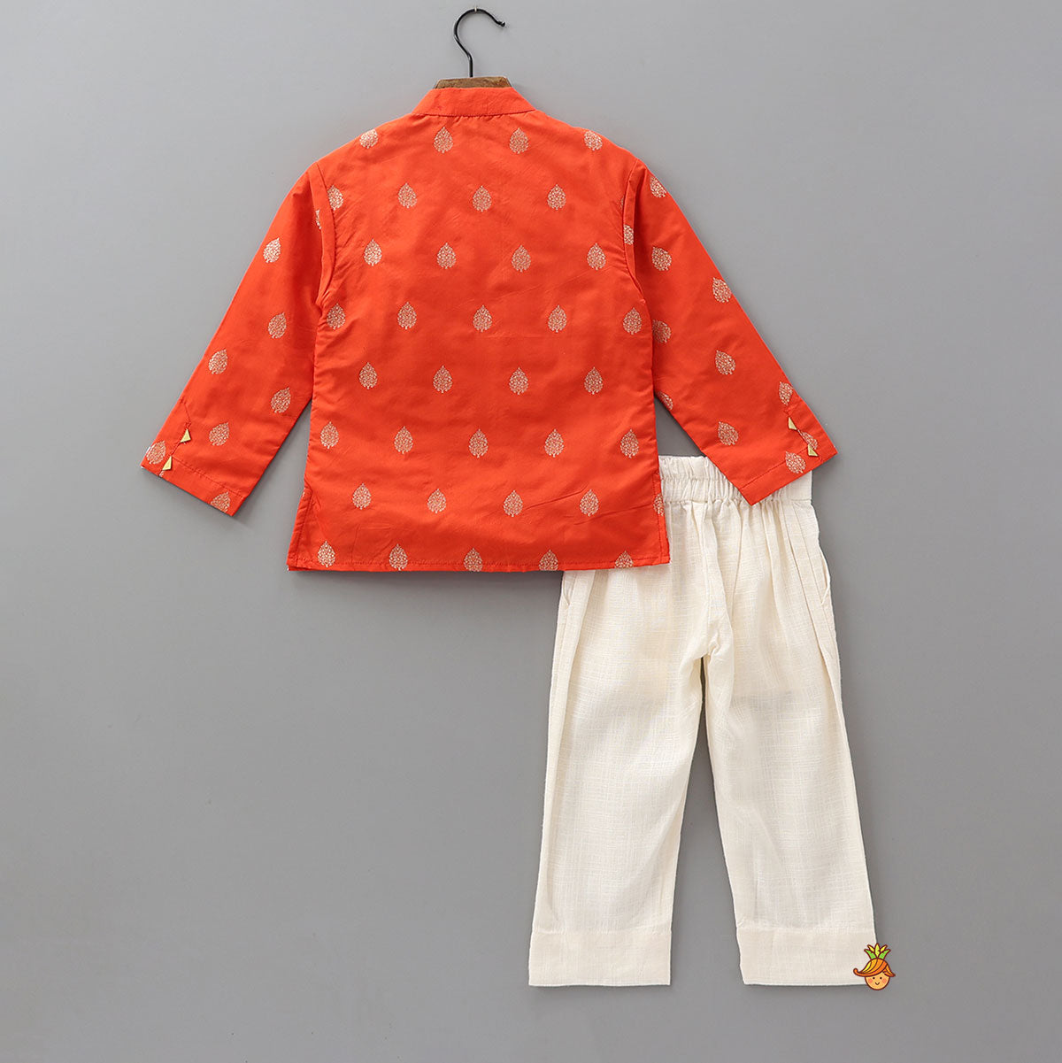Pre Order: Motif Work Kurta And Pocket Detail Pyjama
