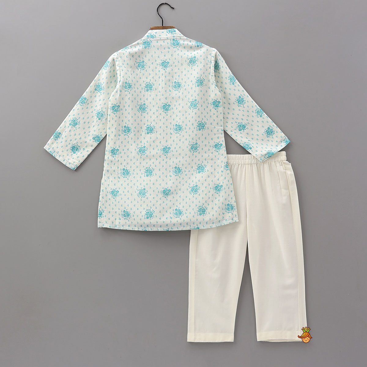 Pre Order: Pin Tuck Detailed Printed Traditional Kurta And Pyjama