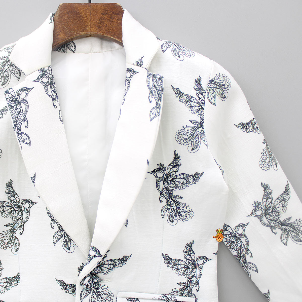 Pre Order: Dual Pocket Detail White And Black Bird Printed Blazer