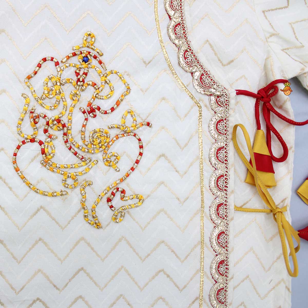 Pre Order: Chevron Embroidered Off White Kurta And Dual Tone Dhoti