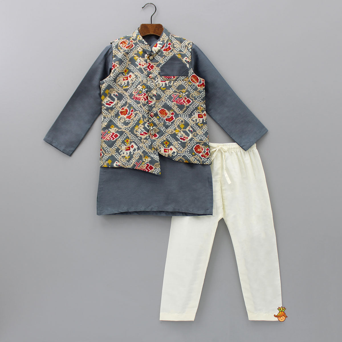 Pre Order: Grey Kurta With Printed Asymmetric Hem Jacket And Pyjama