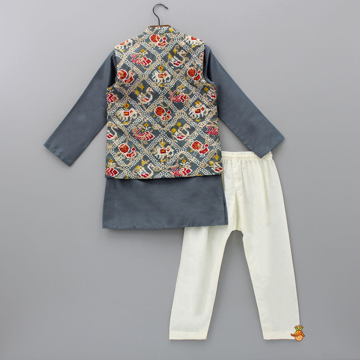 Pre Order: Grey Kurta With Printed Asymmetric Hem Jacket And Pyjama